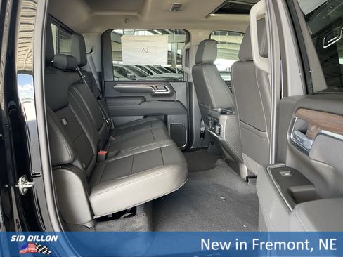 New 2025 GMC Sierra 2500 SLT w/ SLT Premium Package image 11