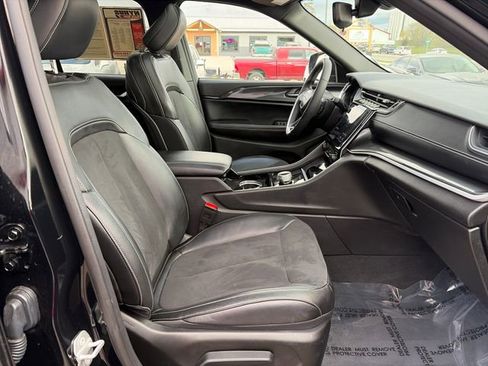Used 2023 Jeep Grand Cherokee Altitude AWD/4WD image 24