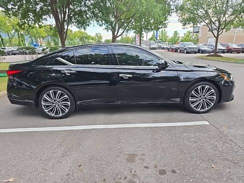 Used 2025 Nissan Altima 2.5 SL FWD image 9