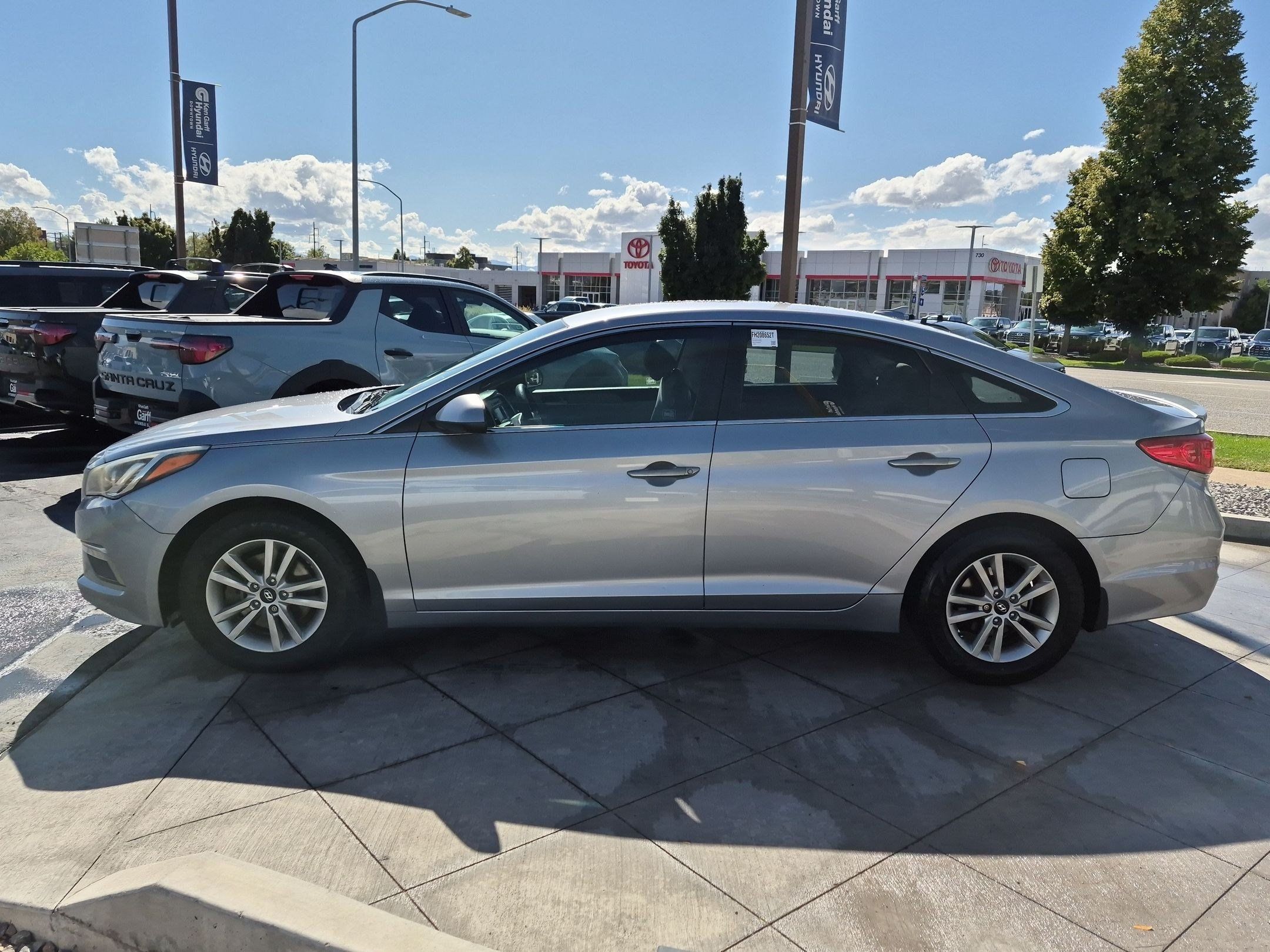 Used 2015 Hyundai Sonata SE w/ Option Group 09 FWD image 8