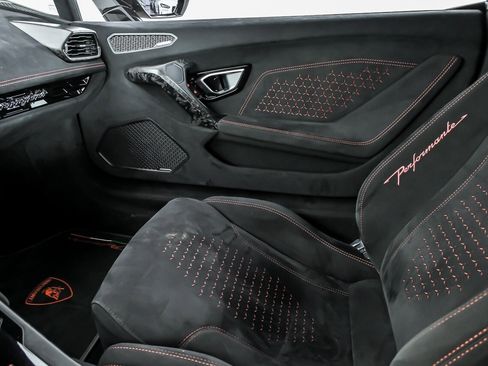 Used 2018 Lamborghini Huracan Performante AWD/4WD image 47