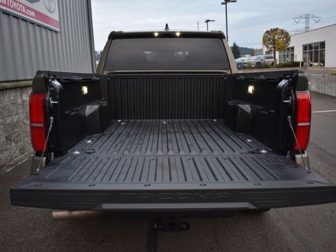 Certified 2025 Toyota Tacoma TRD Off-Road image 21