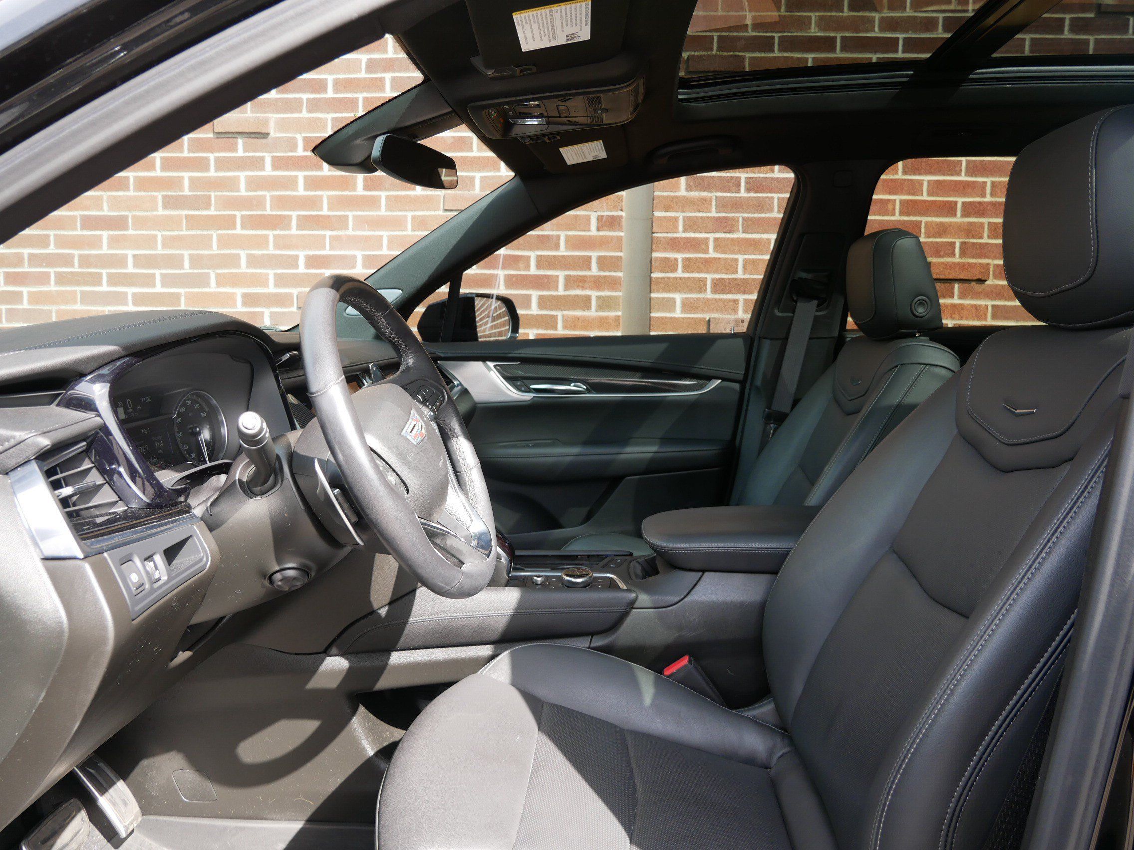 Used 2024 Cadillac XT6 Sport w/ LPO, ONYX Package AWD/4WD image 6