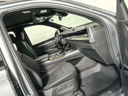 Used 2025 Cadillac Escalade ESV Sport Platinum w/ LPO, ONYX Package image 18