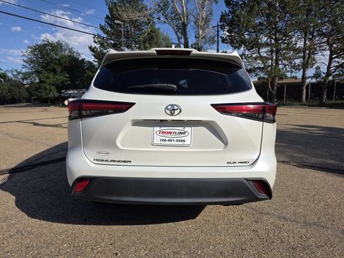 Used 2021 Toyota Highlander XLE AWD/4WD image 5