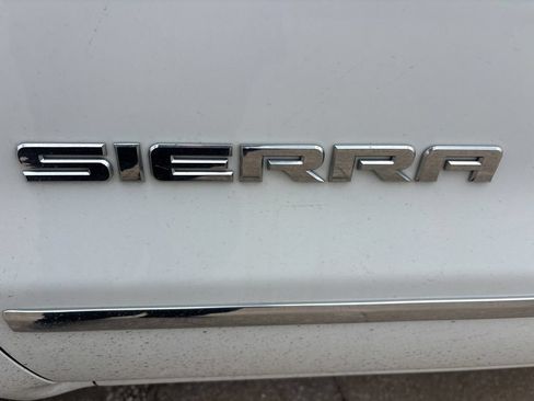 Used 2018 GMC Sierra 1500 SLT w/ SLT Premium Package AWD/4WD image 10