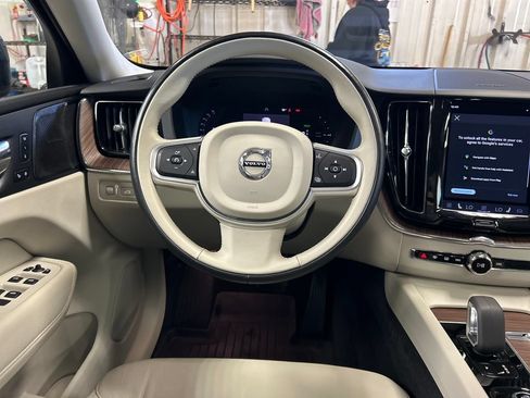 Used 2022 Volvo XC60 T8 Inscription Expression w/ Advanced Package AWD/4WD image 17