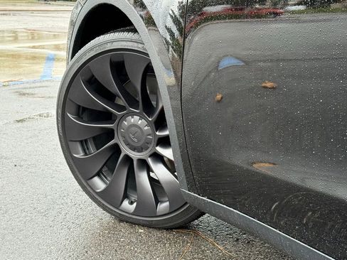 Used 2025 Tesla Model Y Performance image 14