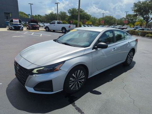 Certified 2024 Nissan Altima 2.5 SV FWD image 14