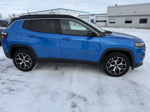 Used 2025 Jeep Compass Limited image 9