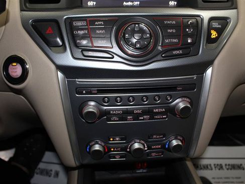 Used 2018 Nissan Pathfinder SL AWD/4WD image 23