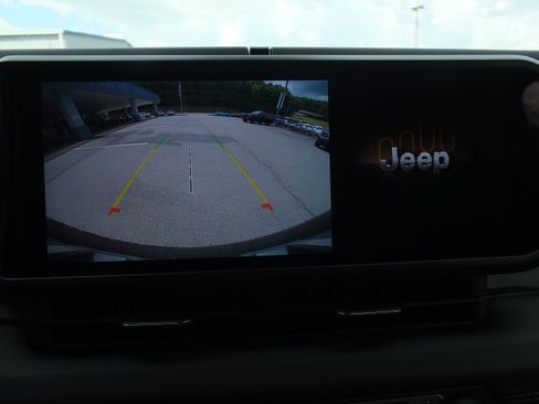 Used 2025 Jeep Wrangler Unlimited Sahara AWD/4WD image 27