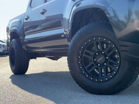 Used 2022 Toyota Tacoma SR image 2