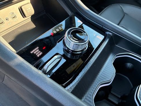 New 2025 Jeep Grand Cherokee Limited w/ Luxury Tech Group II image 25