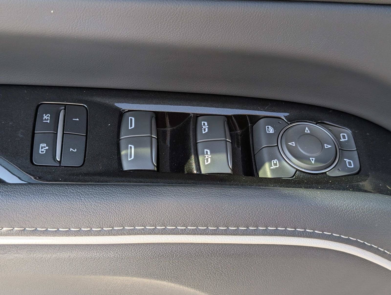 Used 2022 Cadillac Escalade Premium Luxury RWD image 11
