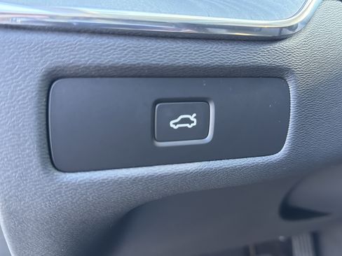 Certified 2025 Volvo XC60 B5 Plus image 22