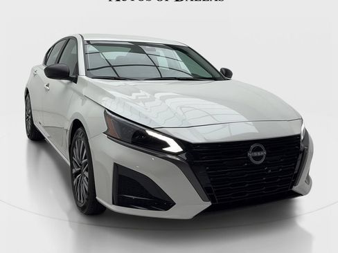 Used 2026 Nissan Altima 2.5 SV FWD image 2
