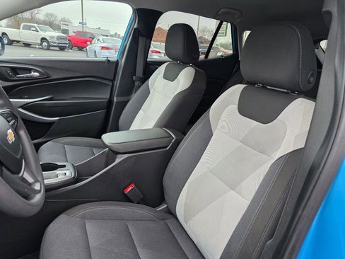 Used 2025 Chevrolet Trax LS image 10