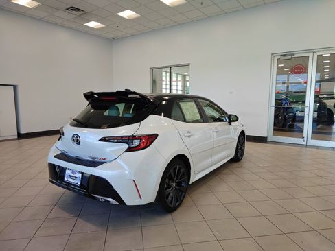 Used 2025 Toyota Corolla XSE FWD image 3