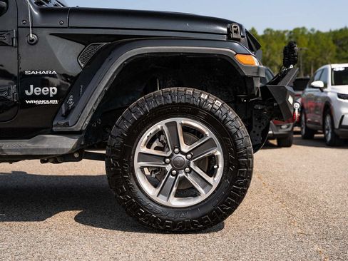 Used 2021 Jeep Wrangler Unlimited Sahara AWD/4WD image 9