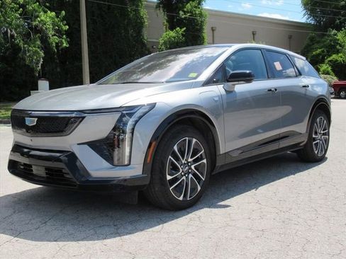 Used 2025 Cadillac Optiq Sport 2 w/ LPO, Floor Liner Package AWD/4WD image 2
