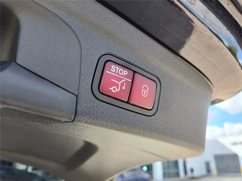 Used 2024 Mercedes-Benz GLE 450e 4MATIC image 7