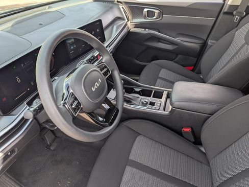 Certified 2025 Kia Sorento LX image 19