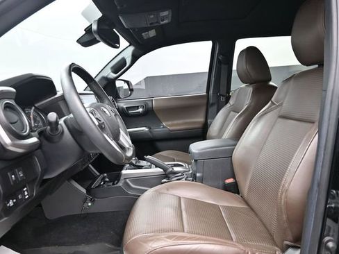 Used 2021 Toyota Tacoma Limited RWD image 7