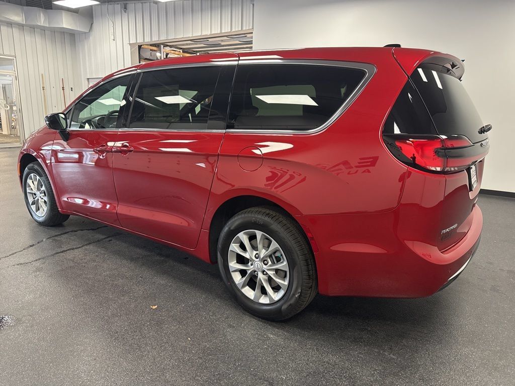 New 2026 Chrysler Pacifica Select AWD/4WD image 7