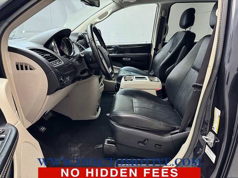 Used 2014 Chrysler Town & Country Touring image 12