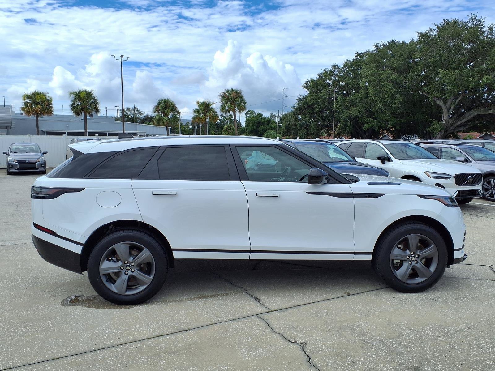 Used 2025 Land Rover Range Rover Velar Dynamic SE AWD/4WD image 8