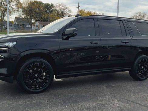 Certified 2023 Chevrolet Suburban High Country image 6