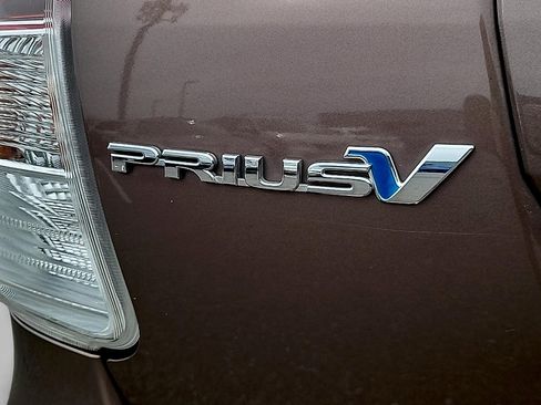 Used 2017 Toyota Prius V Five w/ Advanced Technology Package FWD image 33