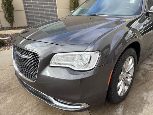 Used 2018 Chrysler 300 Limited w/ Harman/Kardon Audio Group image 6