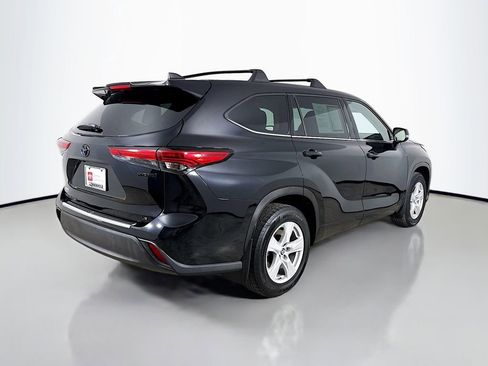 Certified 2022 Toyota Highlander LE image 7