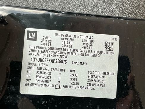 Used 2010 Cadillac Escalade Premium image 38