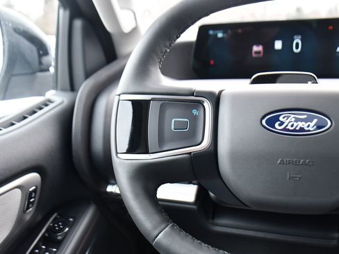 Used 2025 Ford Expedition Active image 39