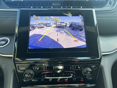 New 2025 Jeep Grand Cherokee Altitude image 33