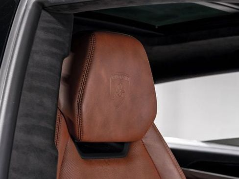 Used 2022 Lamborghini Urus image 40