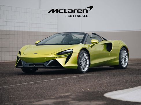 Used 2025 McLaren Artura Spider image 2