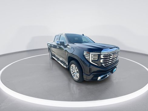 Used 2023 GMC Sierra 1500 Denali w/ Technology Package AWD/4WD image 2