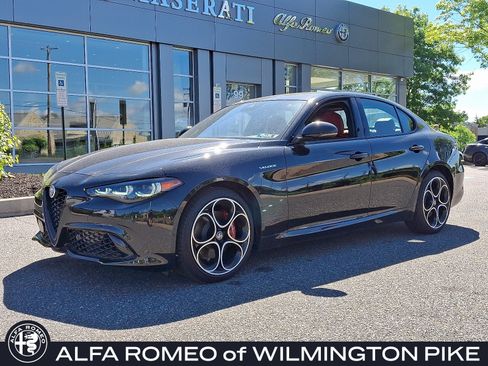 Used 2024 Alfa Romeo Giulia Veloce AWD/4WD image 1