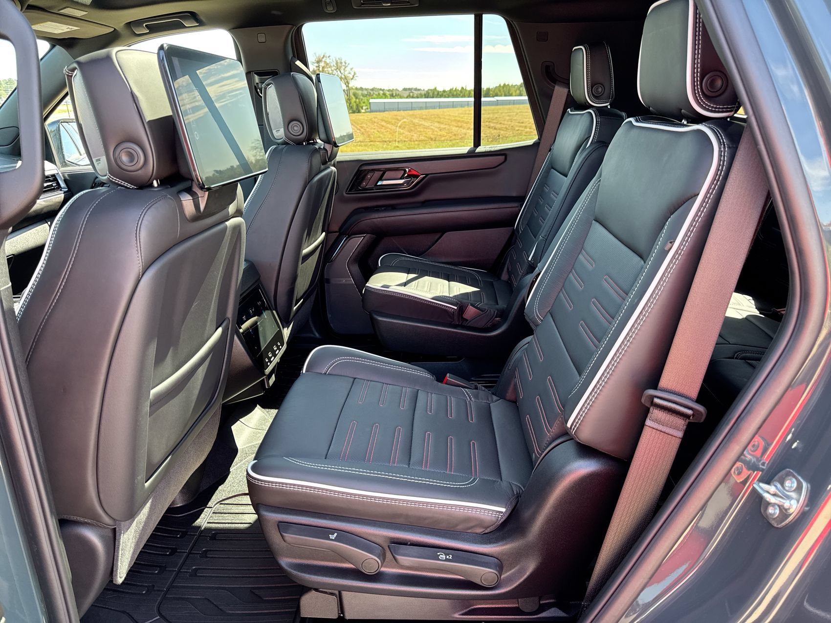 Used 2026 GMC Yukon AT4 Ultimate AWD/4WD image 26