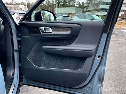 Certified 2022 Volvo XC40 T5 R-Design w/ Advanced Package image 22