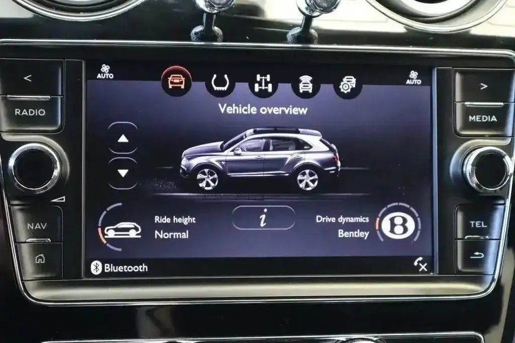Used 2017 Bentley Bentayga AWD/4WD image 23