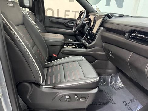 Used 2025 GMC Yukon AT4 Ultimate AWD/4WD image 31