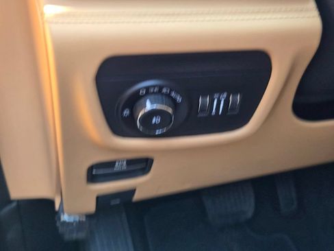 Used 2024 Jeep Grand Cherokee L Summit AWD/4WD image 9