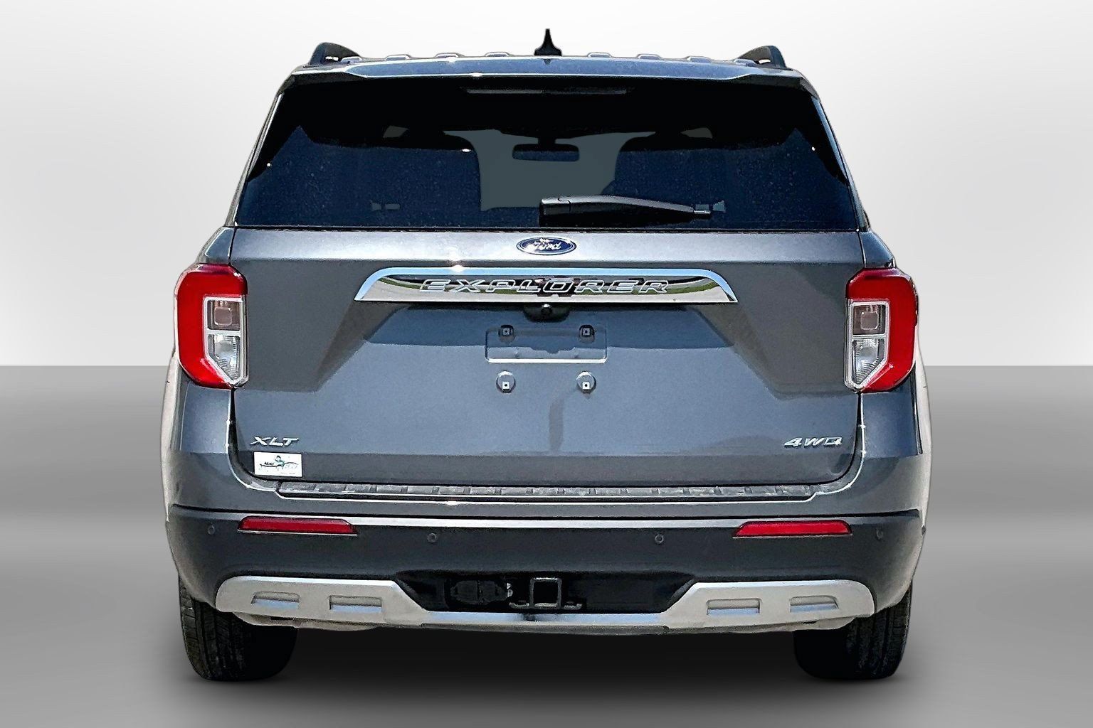 Used 2023 Ford Explorer XLT w/ Equipment Group 202A AWD/4WD image 4