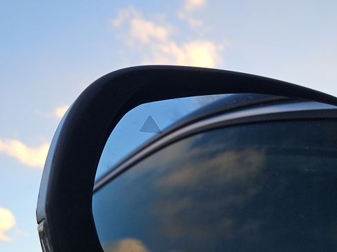 Used 2020 Jeep Cherokee Limited image 17