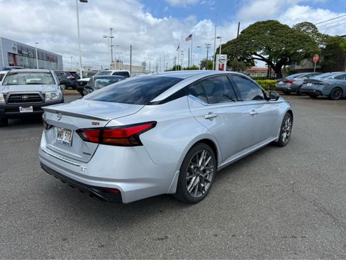 Used 2023 Nissan Altima 2.0 SR FWD image 3